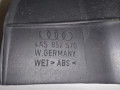 Накладка справа сзади внутренняя VAG 4A5857570 на Ауди 100 C4 купить с разборки в Самаре по цене 350 ₽