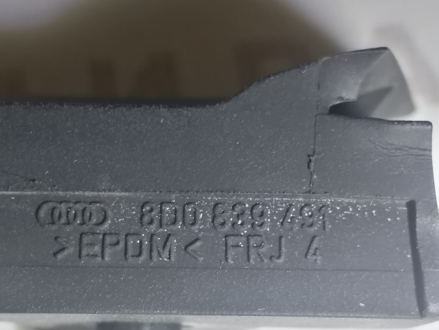 Заглушка слева VAG 8D0839491 на Ауди A4 B5 купить с разборки в Самаре по цене 600 ₽