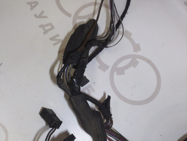 Жгут проводов двери багажного отсека AVANT VAG 8A9971726B 8A9971726A на Ауди 80 B4 купить с разборки в Самаре по цене 1 300 ₽
