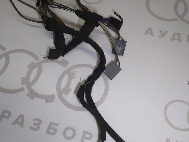 Жгут проводов двери багажного отсека AVANT VAG 8A9971726B 8A9971726A на Ауди 80 B4 купить с разборки в Самаре по цене 1 300 ₽