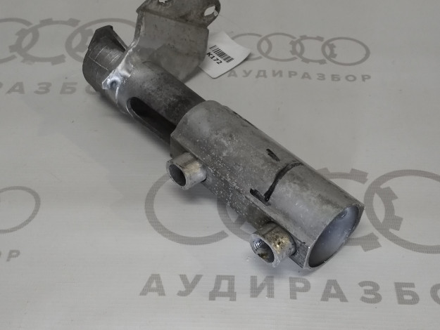 Кронштейн бампера слева сзади VAG 8A0807331E на Ауди 80 B4 купить с разборки в Самаре по цене 3 500 ₽