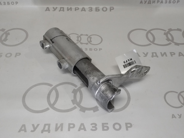 Кронштейн бампера справа сзади VAG 8A0807332E на Ауди 80 B4 купить с разборки в Самаре по цене 3 500 ₽