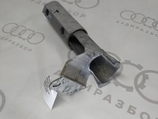 Кронштейн бампера справа сзади VAG 8A0807332E на Ауди 80 B4 купить с разборки в Самаре по цене 3 500 ₽