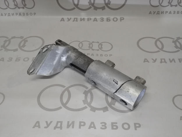 Кронштейн бампера справа сзади VAG 8A0807332E на Ауди 80 B4 купить с разборки в Самаре по цене 3 500 ₽
