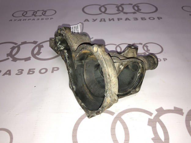 Корпус насоса водяного VAG 056121013E на Ауди 100 C3 купить с разборки в Самаре по цене 700 ₽