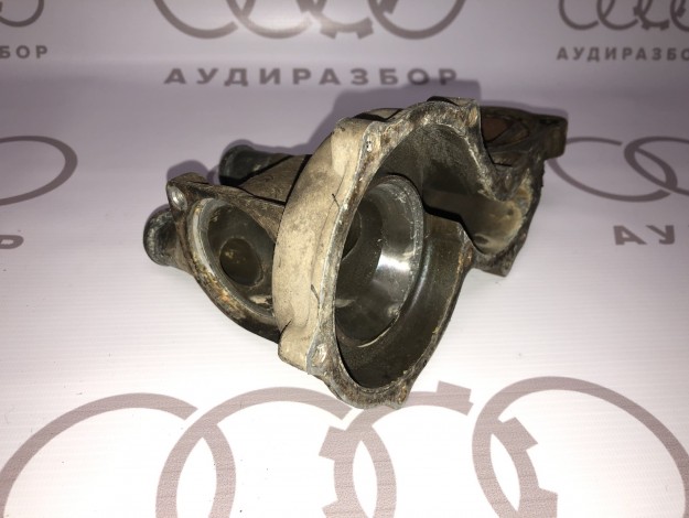 Корпус насоса водяного VAG 037121013A на Ауди 100 C3 купить с разборки в Самаре по цене 700 ₽