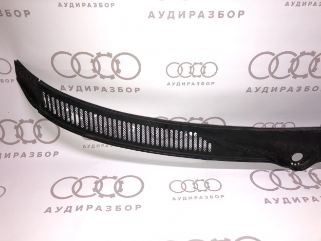 Накладка 4A1805097A на Ауди 100 C4 купить с разборки в Самаре по цене 500 ₽