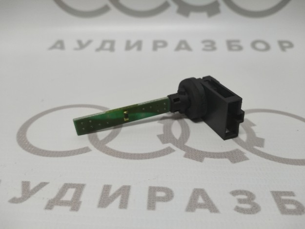 Датчик внутренней температуры воздуха 4B0820539 на Ауди A6 C5 купить с разборки в Самаре по цене 600 ₽