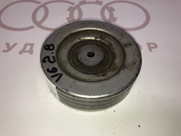 Ролик обводной поликлиновой ремень 078903341B на Ауди 100 C4 купить с разборки в Самаре по цене 600 ₽