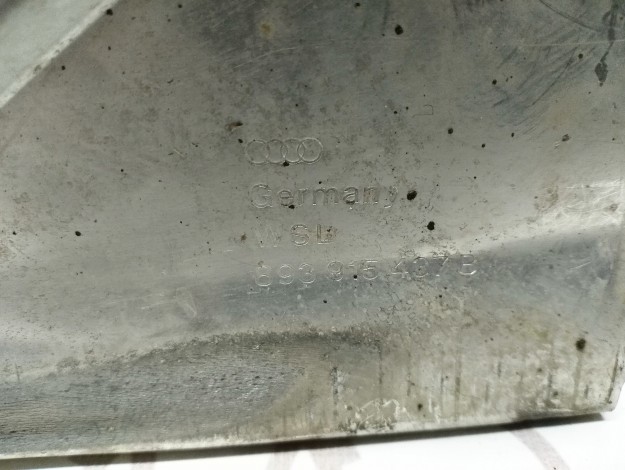Теплоизоляция экран для АКБ VAG 893915437B на Ауди 80/90 B3 купить с разборки в Самаре по цене 300 ₽