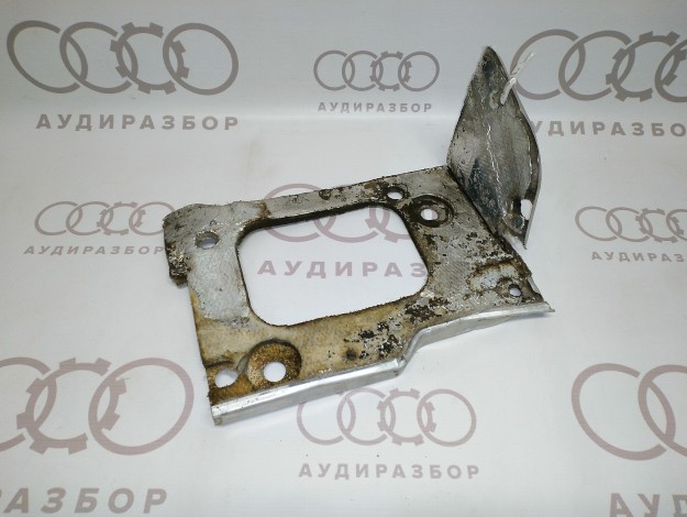 Теплоизоляция экран для АКБ VAG 893915437B на Ауди 80/90 B3 купить с разборки в Самаре по цене 300 ₽