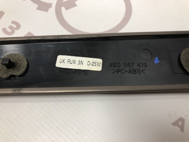 Накладка Обивка  двери сзади слева 4B0867419 на Ауди A6 C5 купить с разборки в Самаре по цене 500 ₽