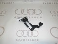 Крюк захватный на капот VAG 8G0823480D на Ауди 80 B4 купить с разборки в Самаре по цене 1 000 ₽