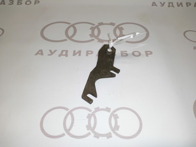 Опорная пластина на стартер 053911467 на Ауди 100 C4 купить с разборки в Самаре по цене 300 ₽