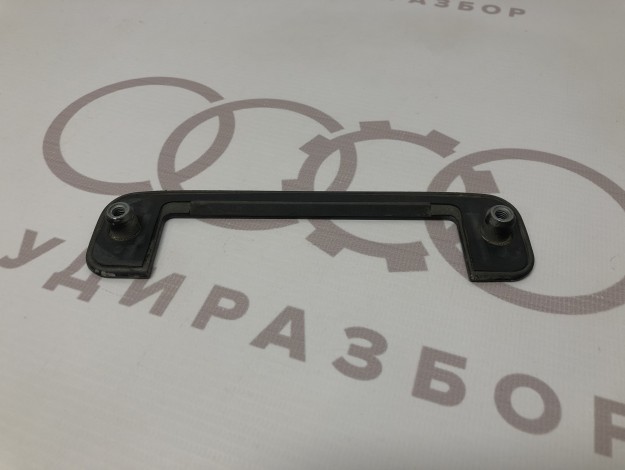 Накладка дверной ручки сзади слева справа VAG 4A0839239B на Ауди 100 C3 купить с разборки в Самаре по цене 300 ₽