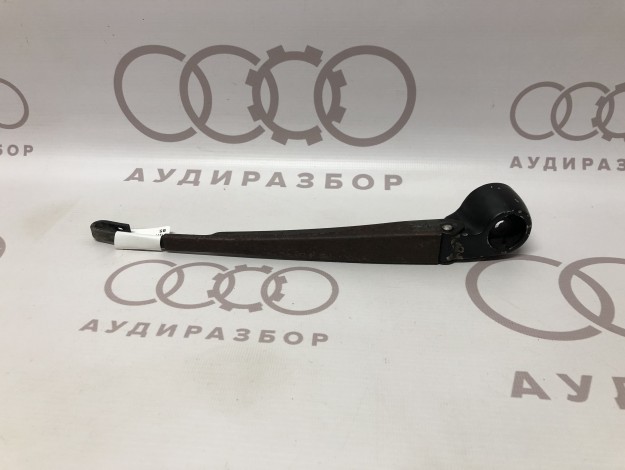Рычаг стеклоочистителя крышки багажника VAG 8D9955407 на Ауди A3 8L купить с разборки в Самаре по цене 400 ₽
