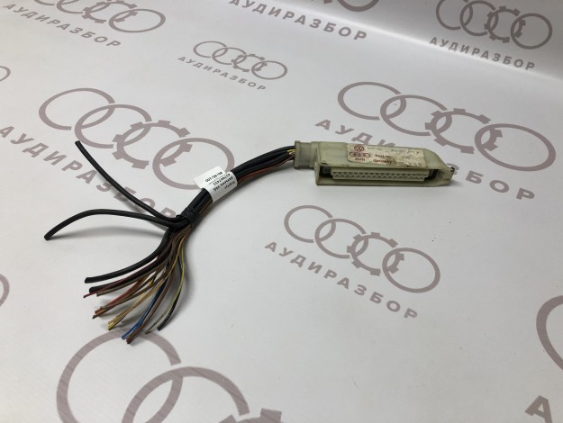 Корпус плоского разъема VAG 437907433 893971279B на Ауди 80 B4 купить с разборки в Самаре по цене 350 ₽