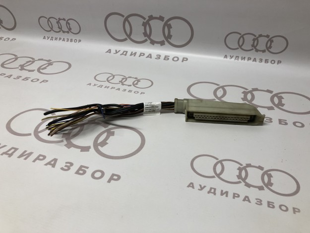 Корпус плоского разъема VAG 437907433 на Ауди 80/90 B3 купить с разборки в Самаре по цене 350 ₽