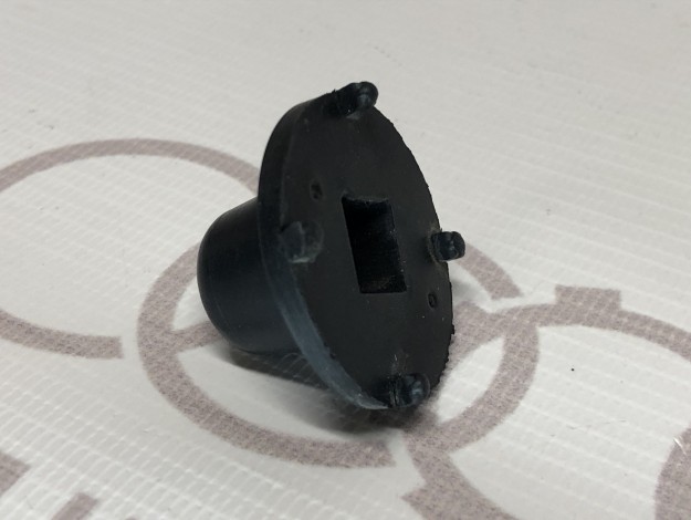 Резиновая втулка VAG 443927169 на Volkswagen Passat B5 купить с разборки в Самаре по цене 150 ₽