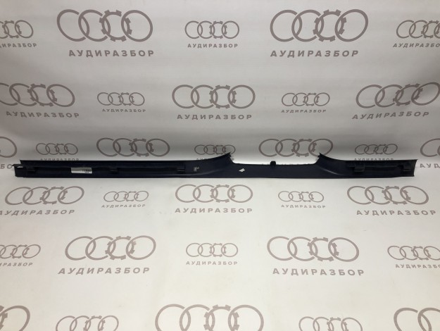 Накладка порога VAG 4B0853905 на Ауди A6 C5 купить с разборки в Самаре по цене 500 ₽