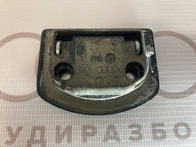 Строповочная проушина VAG 8D9864203 на Ауди A6 C5 купить с разборки в Самаре по цене 200 ₽