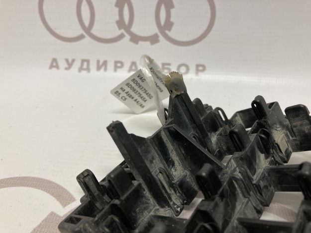 Кронштейн корпуса разъема VAG 8D0937545G 8D0937545A на Ауди A6 C5 купить с разборки в Самаре по цене 350 ₽