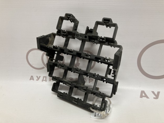 Кронштейн корпуса разъема VAG 8D0937545G 8D0937545A на Ауди A6 C5 купить с разборки в Самаре по цене 350 ₽