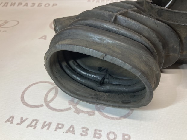 Патрубок VAG 035133357M на Ауди 100 C4 купить с разборки в Самаре по цене 1 500 ₽