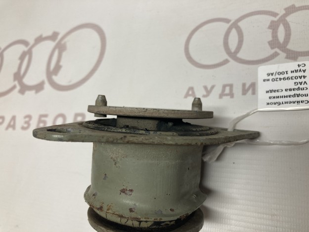 Cайлентблок подрамника справа сзади VAG 4A0399420 на Ауди 100 C4 купить с разборки в Самаре по цене 250 ₽