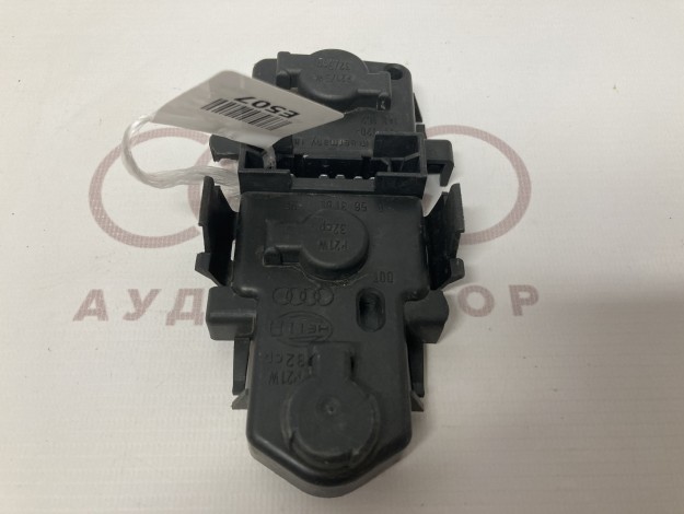 Патрон лампы заднего фонаря HELLA 4B5945221 B5831BLRF на Ауди A6 C5 купить с разборки в Самаре по цене 500 ₽