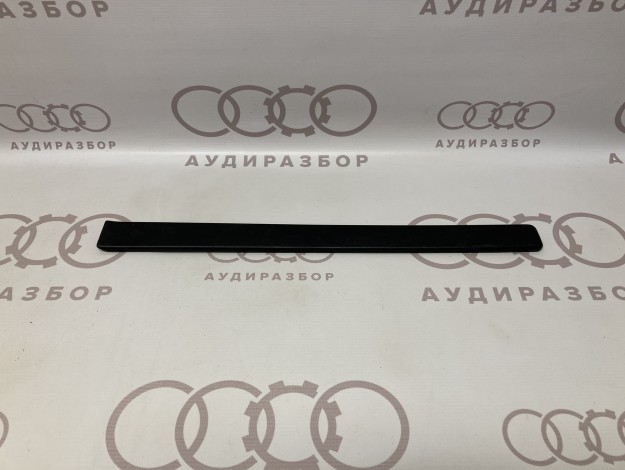 Накладка VAG 8A5886747 на Ауди 80 B4 купить с разборки в Самаре по цене 300 ₽