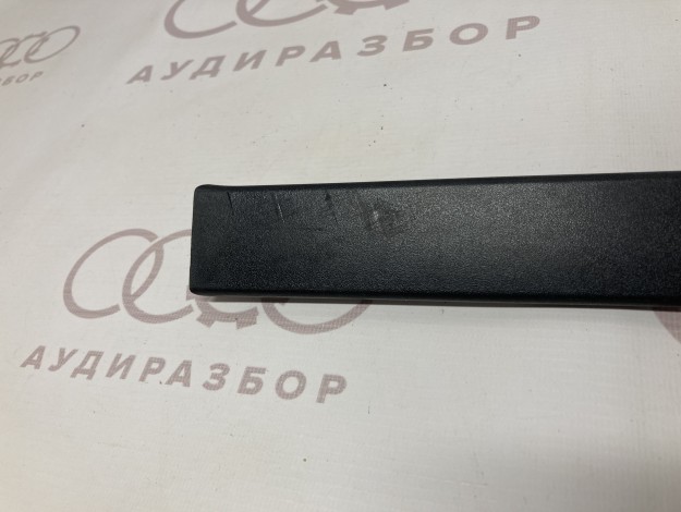 Накладка VAG 8A5886747 на Ауди 80 B4 купить с разборки в Самаре по цене 300 ₽