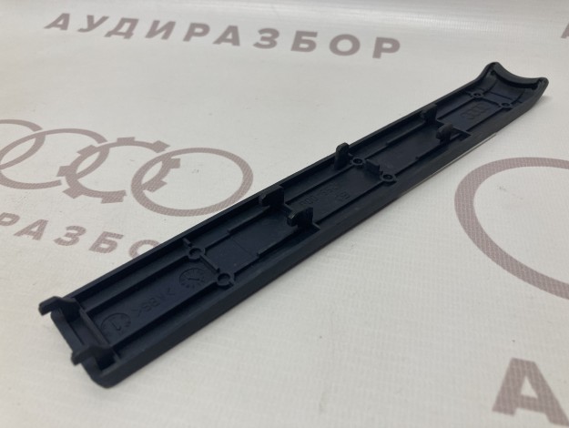 Облицовка рычага стояночного тормоза VAG 4B0711463J на Ауди A6 C5 купить с разборки в Самаре по цене 300 ₽
