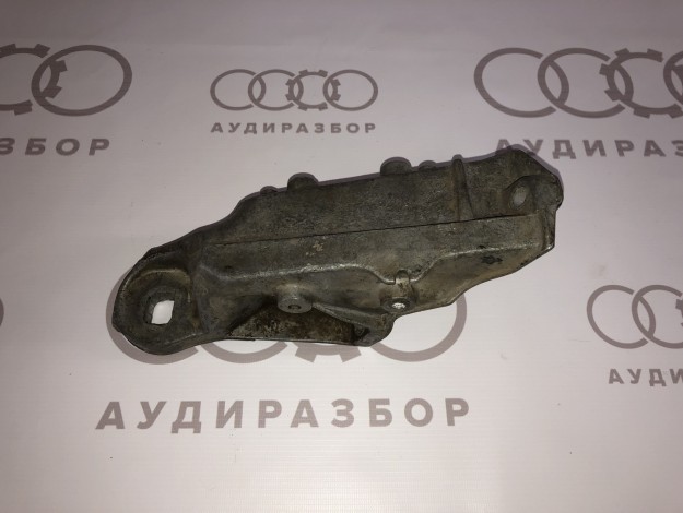 Кронштейн двигателя левый 893199307A на Ауди 80 B4 купить с разборки в Самаре по цене 500 ₽
