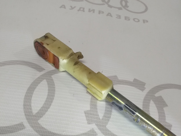 Рычаг переключения передач VAG 893711117D на Ауди 80/90 B3 купить с разборки в Самаре по цене 500 ₽