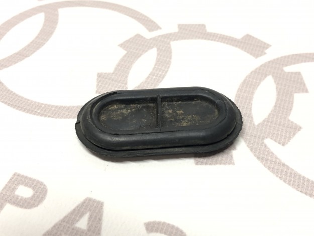 Заглушка VAG 893805963A на Ауди 100 C3 купить с разборки в Самаре по цене 150 ₽