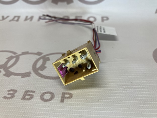 Корпус разъема VAG 4A0972987 на Ауди 100 C4 купить с разборки в Самаре по цене 300 ₽