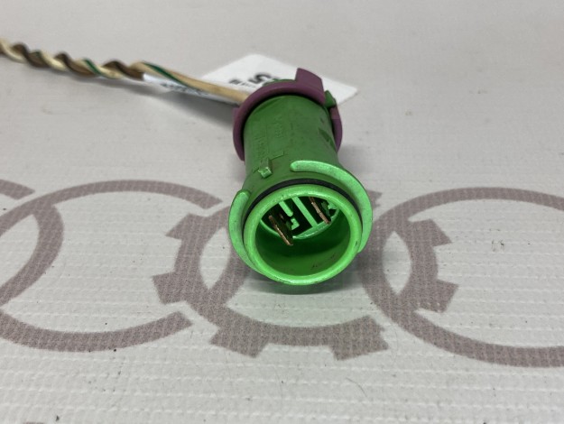 Корпус разъема VAG 813972926 813971956 на Ауди 80/90 B3 купить с разборки в Самаре по цене 250 ₽