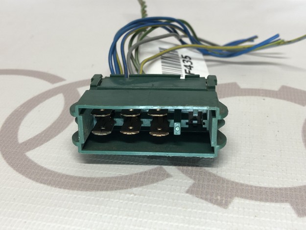 Корпус разъема VAG 893971832 на Ауди 80/90 B3 купить с разборки в Самаре по цене 350 ₽