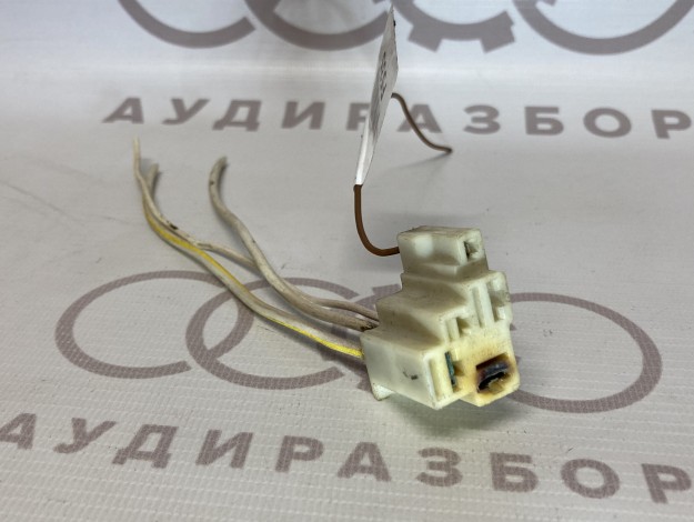 Корпус плоского разъема VAG 431941599 на Ауди 80 B2 купить с разборки в Самаре по цене 300 ₽