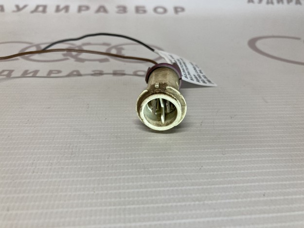 Корпус разъема VAG 813972926 813971956 на Ауди A4 B5 купить с разборки в Самаре по цене 250 ₽