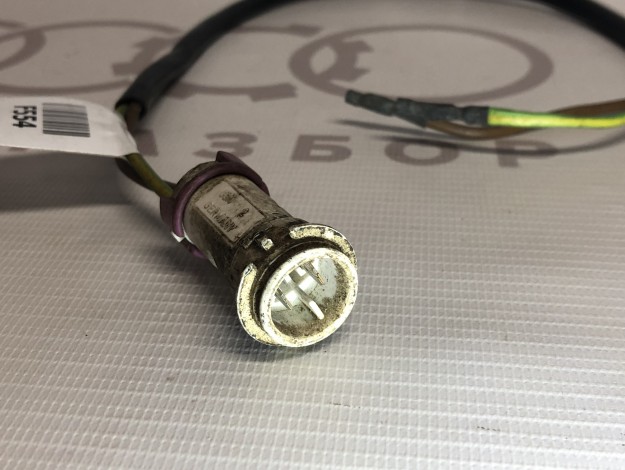 Корпус плоского разъема VAG 813972926 813971988 на Ауди 80/90 B3 купить с разборки в Самаре по цене 350 ₽