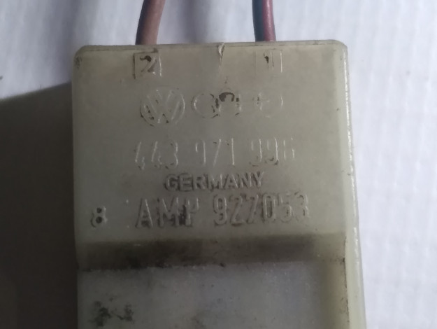 Корпус плоского разъема VAG 443971996 на Ауди 80/90 B3 купить с разборки в Самаре по цене 250 ₽