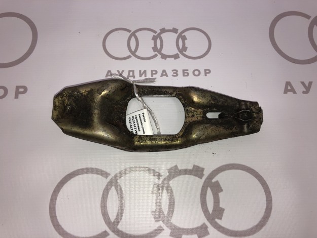 Pычаг выключения сцепления VAG 012141719A 012141719B на Ауди A6 C5 купить с разборки в Самаре по цене 500 ₽