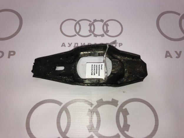 Pычаг выключения сцепления VAG 012141719A 012141719B на Ауди A6 C5 купить с разборки в Самаре по цене 500 ₽
