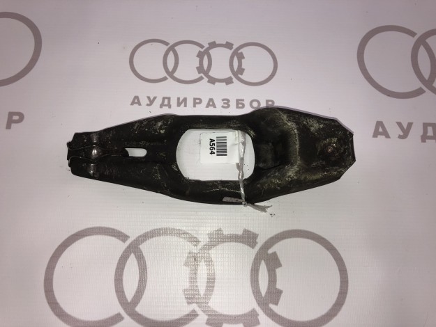 Pычаг выключения сцепления VAG 012141719A 012141719B на Ауди A6 C5 купить с разборки в Самаре по цене 500 ₽