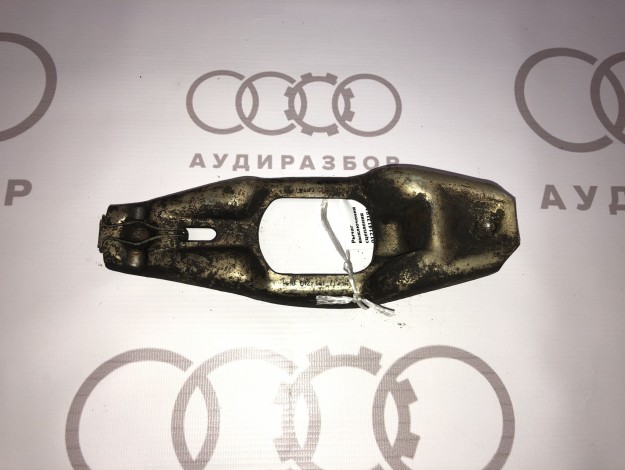 Pычаг выключения сцепления VAG 012141719A 012141719B на Ауди A6 C5 купить с разборки в Самаре по цене 500 ₽