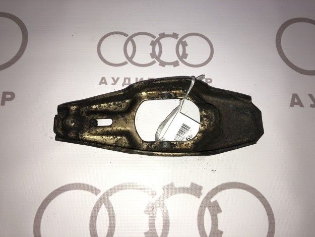 Pычаг выключения сцепления VAG 012141719A 012141719B на Ауди A6 C5 купить с разборки в Самаре по цене 500 ₽