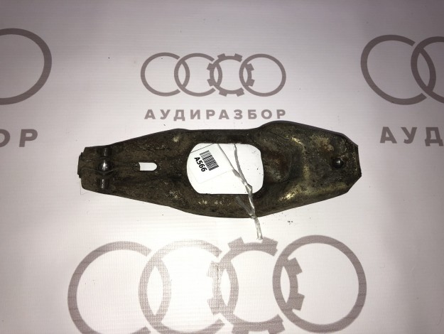 Pычаг выключения сцепления VAG 012141719A 012141719B на Ауди 80/90 B3 купить с разборки в Самаре по цене 500 ₽