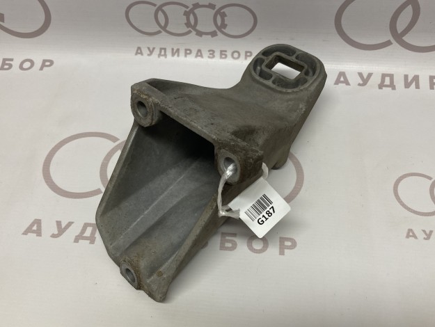 Опора двигателя левая VAG 4A0199307B 4A0199307A на Ауди 100 C4 купить с разборки в Самаре по цене 500 ₽